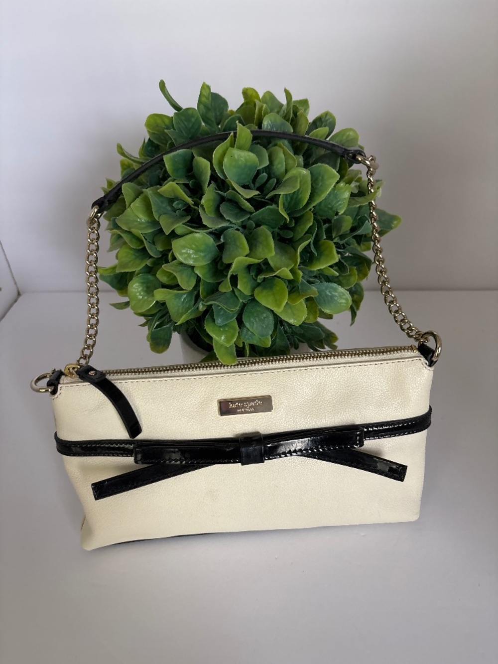 Kate Spade New York Off White Leather Black Patent Baguette Shoulder Bag Handbag